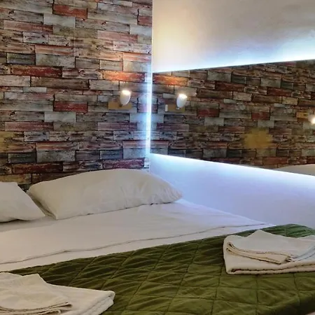 Domatia Couette-café 3*