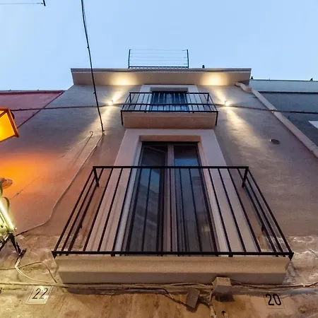 לינה וארוחת בוקר Domatia 3*